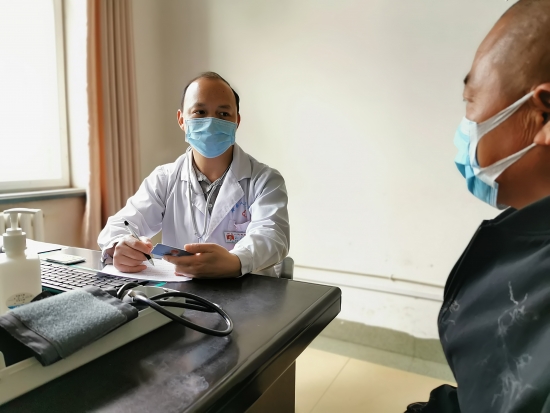 郏县人民医院血汗管内科主任万迎杰和他的团队在救死扶伤追求卓越的路上将医者仁心进行到底