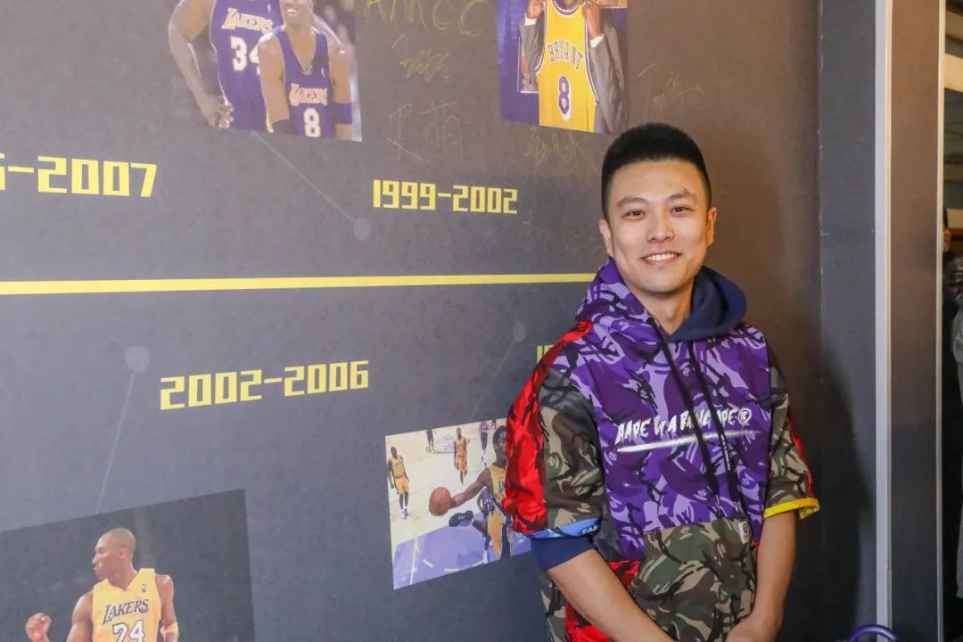 猴哥痞幼上车,猴哥痞幼走红毯