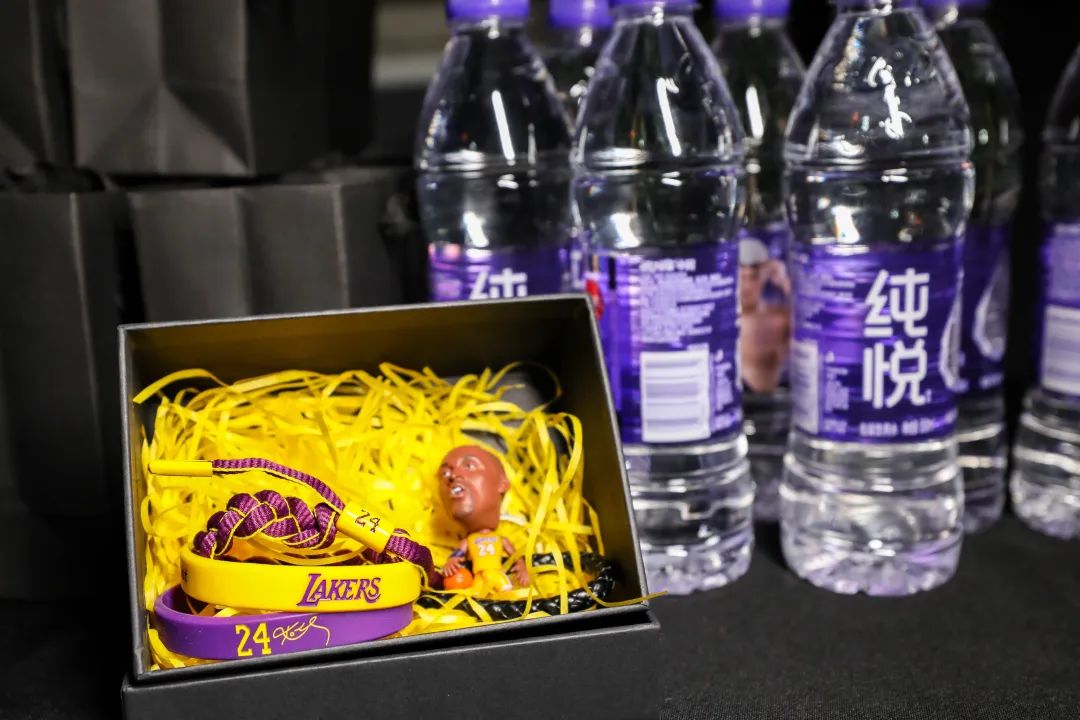 猴哥痞幼上车,猴哥痞幼走红毯