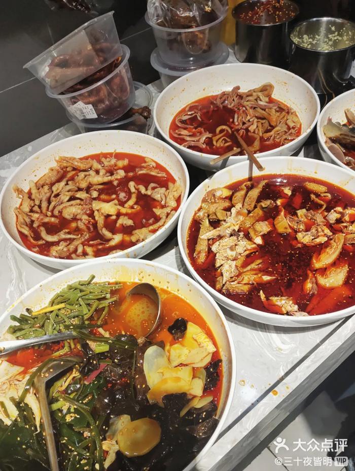 成都又新添一大波“明星店”！关晓彤的奶茶、黄晓明的复古烤肉、网红厨师王刚的秘制卤菜…都来啦