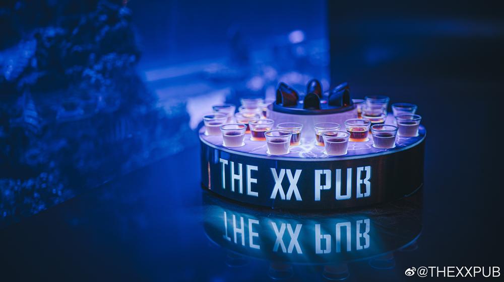 成都又新添一大波“明星店”！关晓彤的奶茶、黄晓明的复古烤肉、网红厨师王刚的秘制卤菜…都来啦