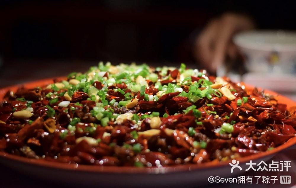 成都又新添一大波“明星店”！关晓彤的奶茶、黄晓明的复古烤肉、网红厨师王刚的秘制卤菜…都来啦