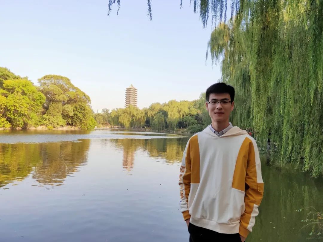 向优秀看齐向榜样靠拢,向优秀的前辈们看齐