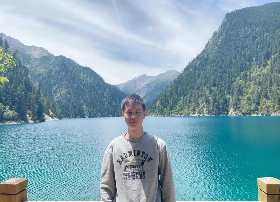 向优秀看齐向榜样靠拢,向优秀的前辈们看齐