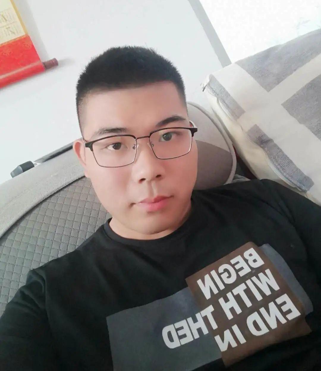 向优秀看齐向榜样靠拢,向优秀的前辈们看齐