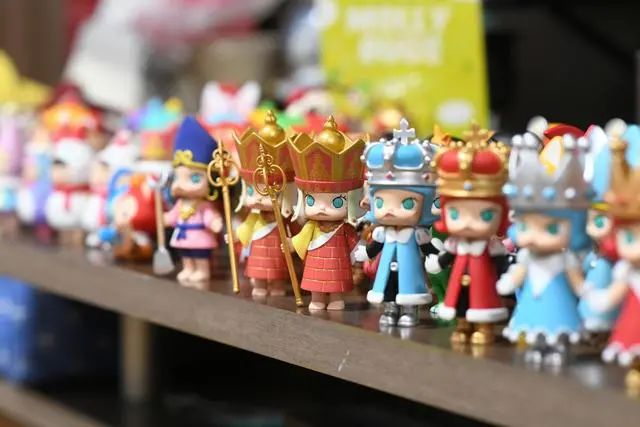 早新闻丨“03、04房不要往外扔套套”，广西一小区这张提示火了