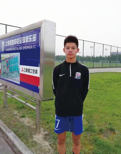 「申花梯队球员家长的陪读故事」从不喜欢足球到狂热爱好者，他们因何与申花结缘？