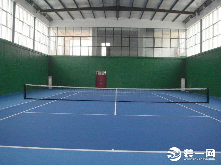 标准网球场地面材料,网球场地标准尺寸与篮球场谁大