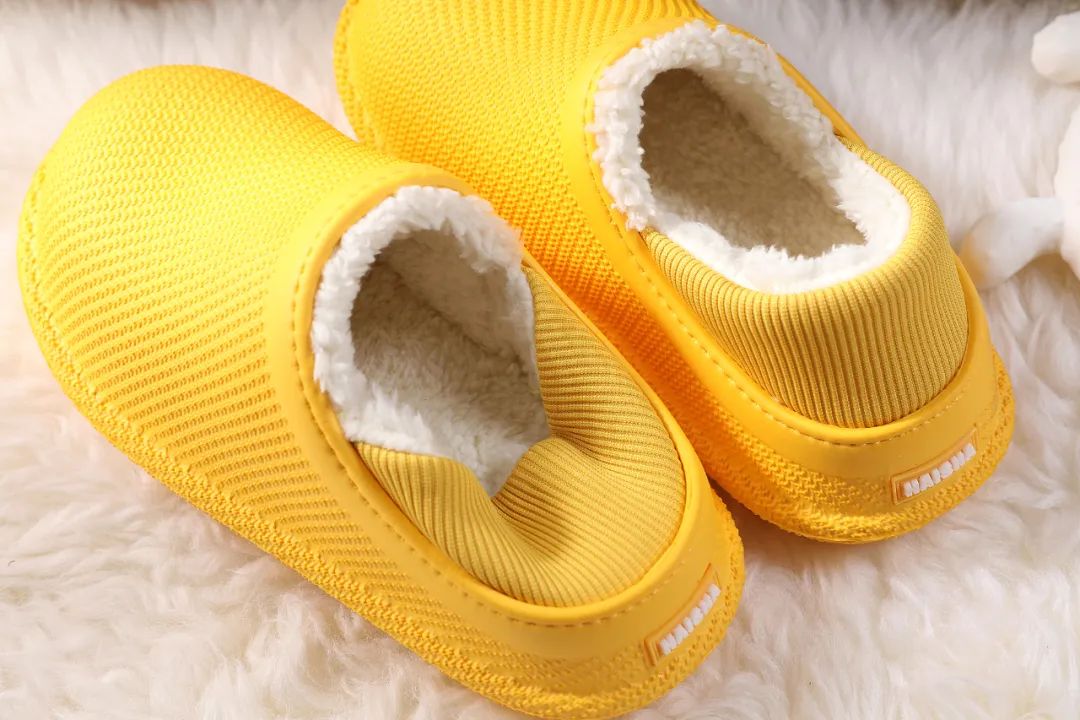 穿着舒服加绒防雨鞋,冬季慵懒风鞋防水