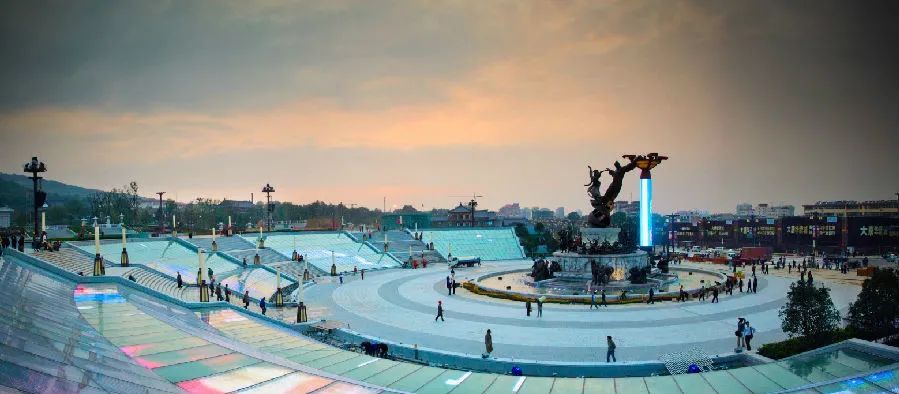 走出《大秦赋》！明天跟着9号线去西安临潼度假区邂逅炫“彩”之旅