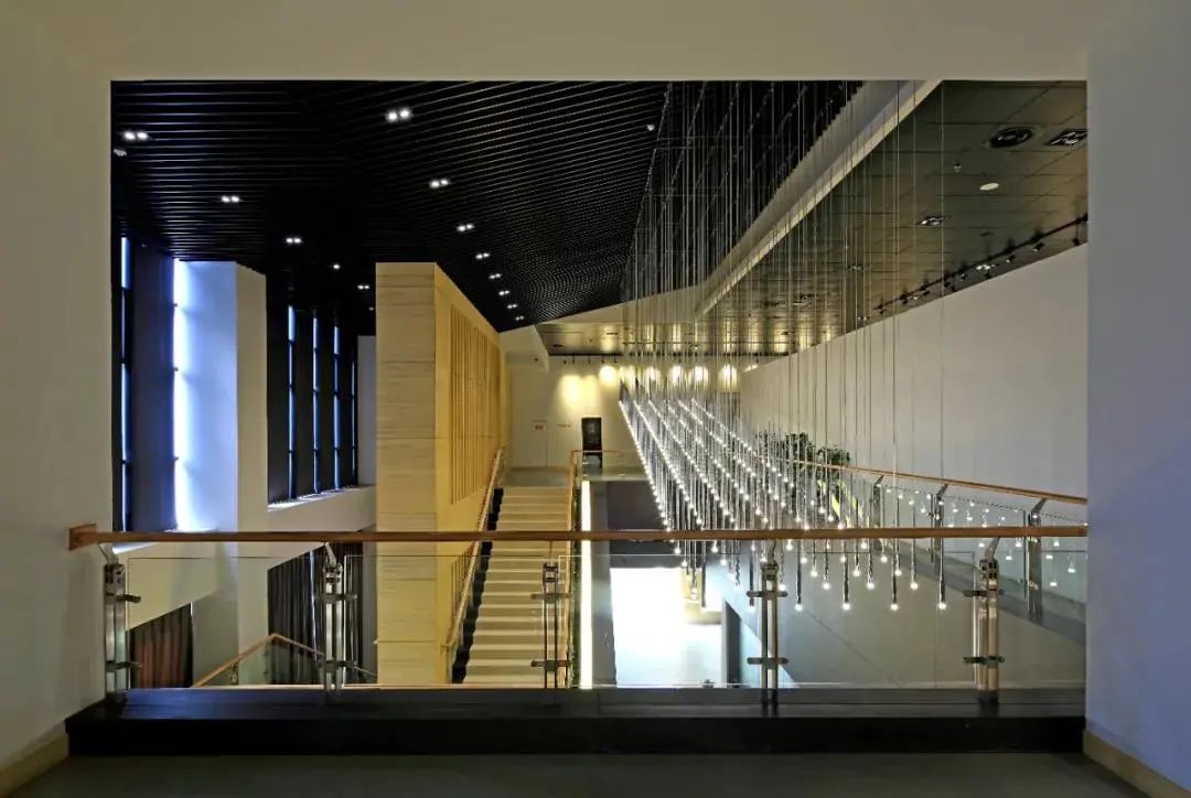 走出《大秦赋》！明天跟着9号线去西安临潼度假区邂逅炫“彩”之旅