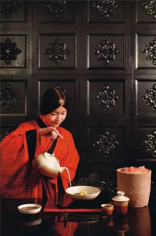 走出《大秦赋》！明天跟着9号线去西安临潼度假区邂逅炫“彩”之旅