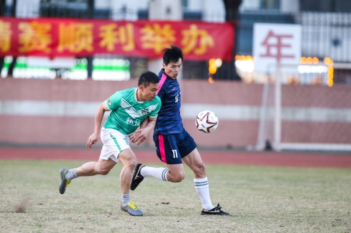 华附“大战”执信，“华信杯”校友足球锦标赛元旦举行