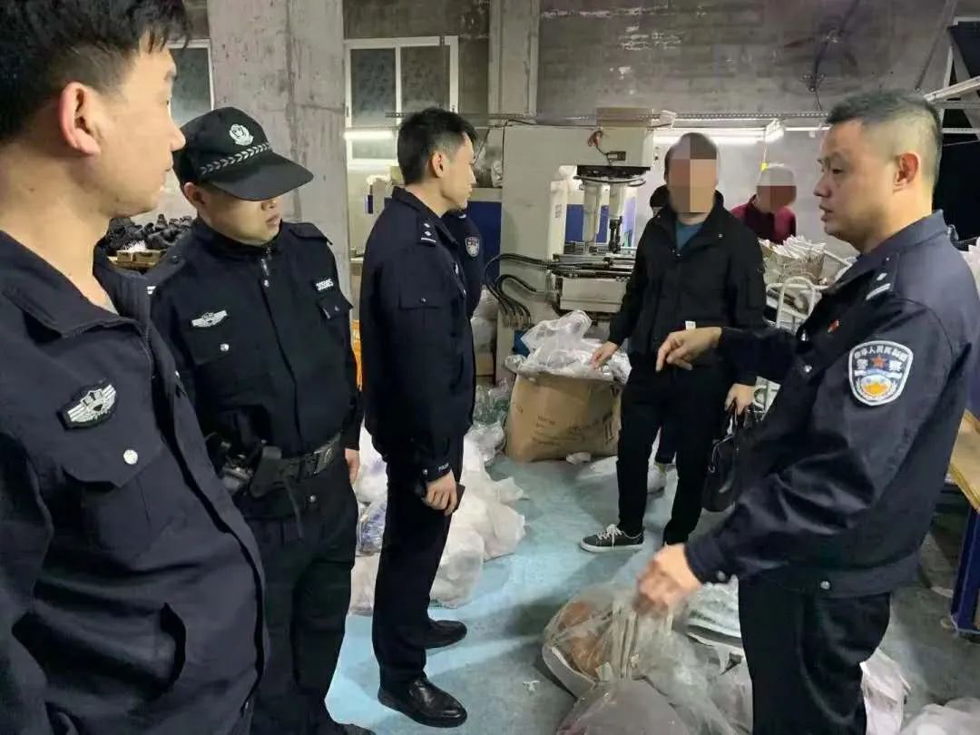 公安查处假冒运动鞋案件,打击假冒鞋