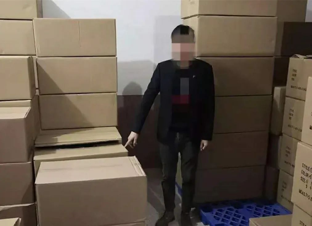 公安查处假冒运动鞋案件,打击假冒鞋