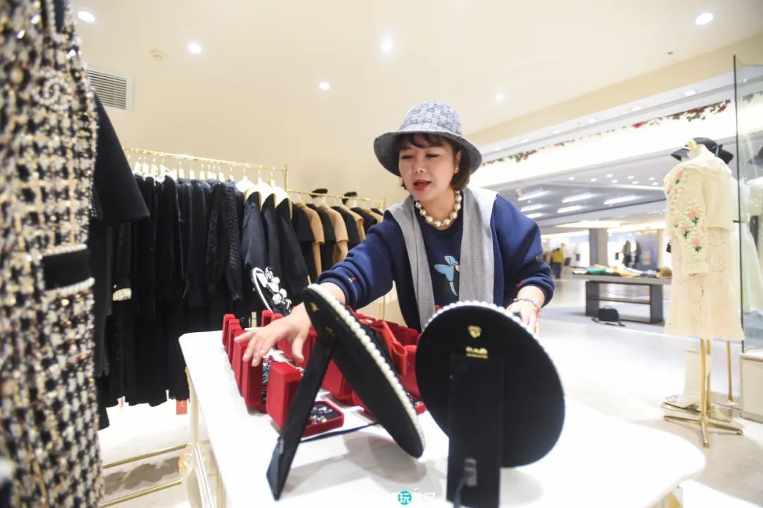 80多韩国老板，一街潮人，还以为是首尔东大门