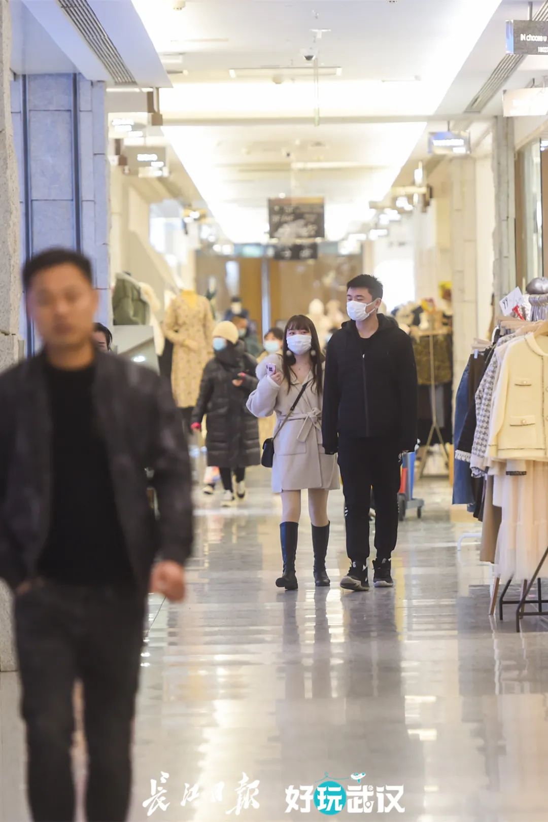 80多韩国老板，一街潮人，还以为是首尔东大门