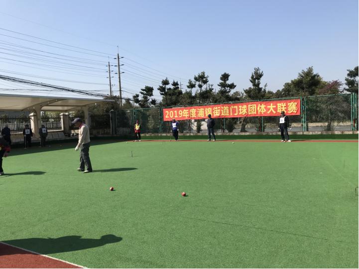 浦锦街道生活日记——“锦”彩群文丨有这么一群活跃在300平米绿茵场上的老小孩以球会友尽显夕阳风采