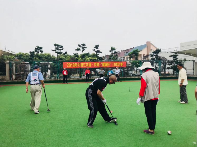 浦锦街道生活日记——“锦”彩群文丨有这么一群活跃在300平米绿茵场上的老小孩以球会友尽显夕阳风采