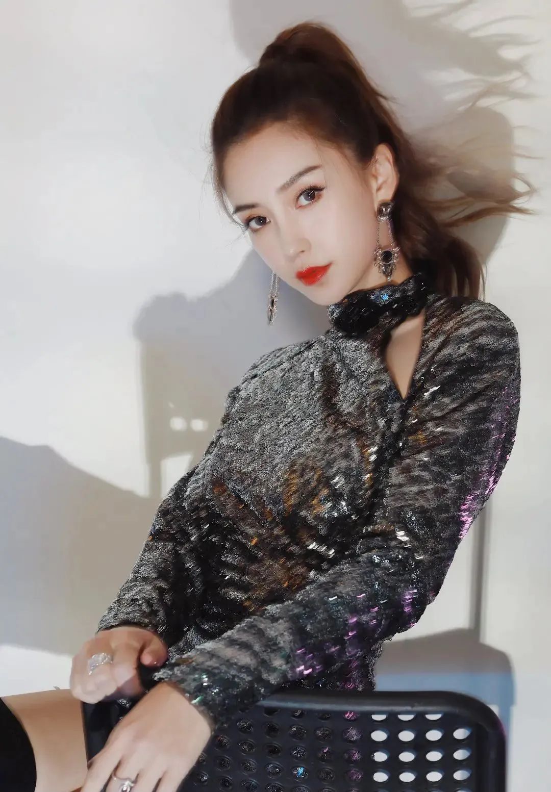 金属风单品,金属感银色和白色