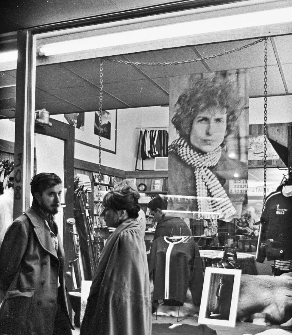 为什么满大街都是穿北面羽绒服的,北面羽绒服700和900的区别