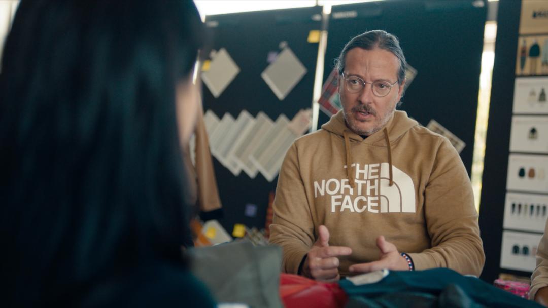 为什么满大街都是穿北面羽绒服的,北面羽绒服700和900的区别