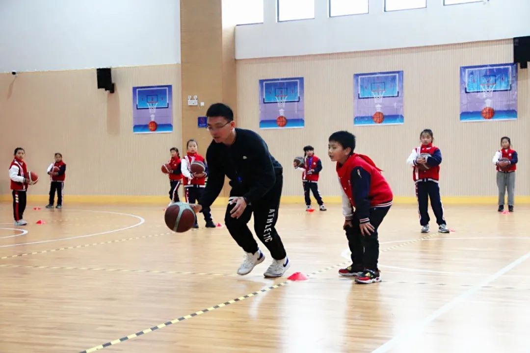 教学共研共同成长│王充小学承办我区小学体育“单元构建下的课例研修”之篮球单元研修活动