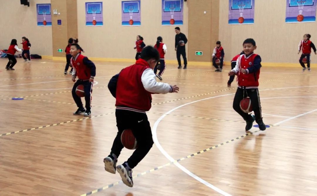 教学共研共同成长│王充小学承办我区小学体育“单元构建下的课例研修”之篮球单元研修活动