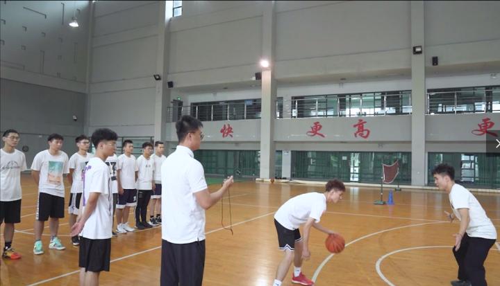 教授打球技巧,教授篮球绝招