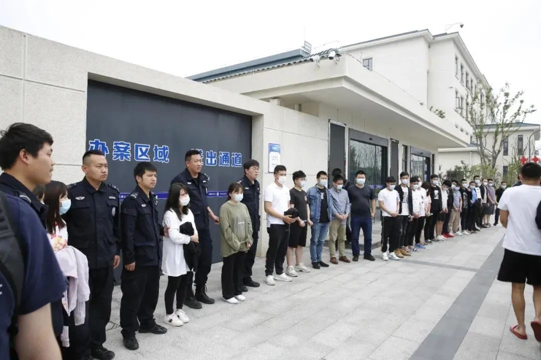 警方抓获淫秽表演主播,40余名淫秽表演主播被抓