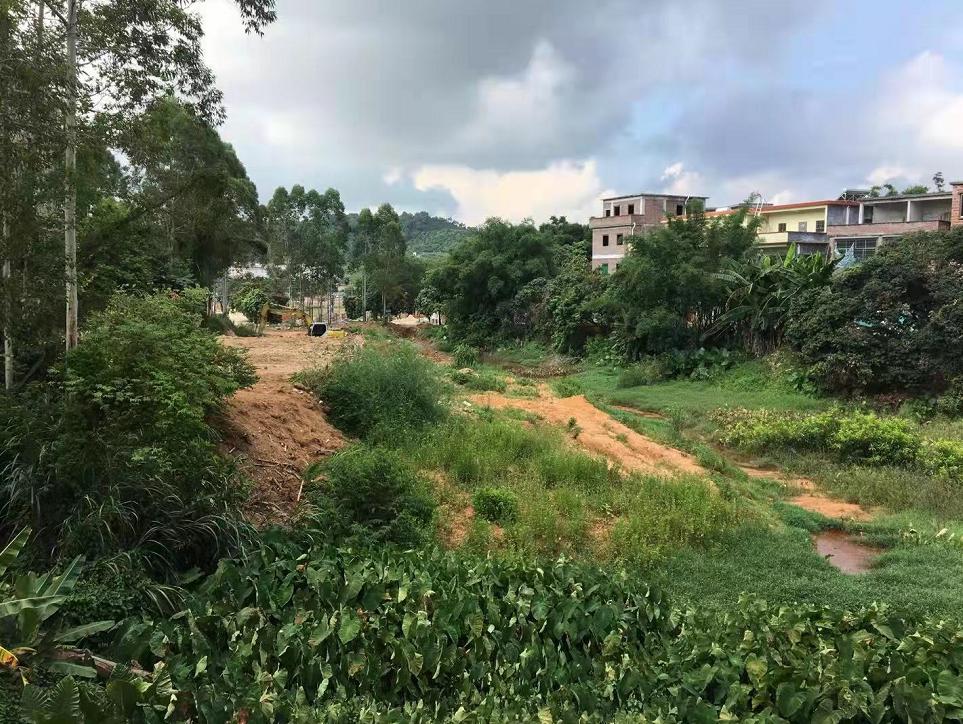 昔日臭水沟今朝变乐园,太原臭水塘足球场