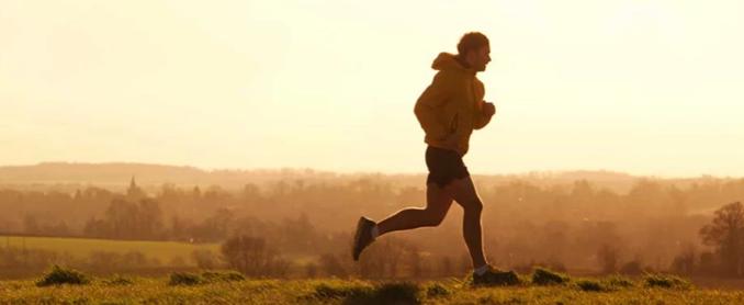 足球运动员为什么经常吐口水,足球运动员为什么都爱吐口水