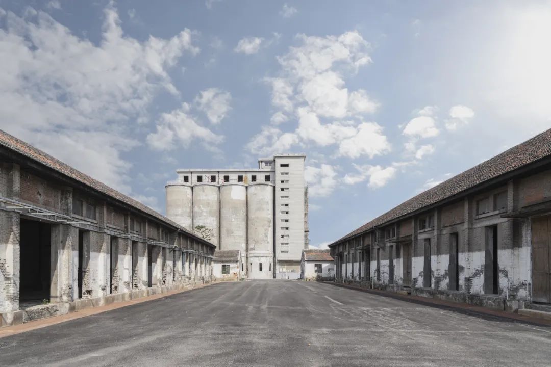 上海松江足球公园,篮球场绿茵场