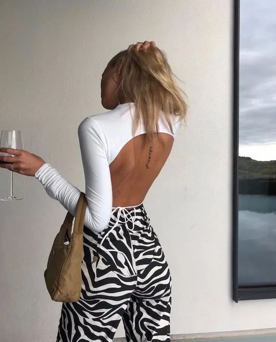 看泫雅的搭配,周冬雨泫雅撞衫