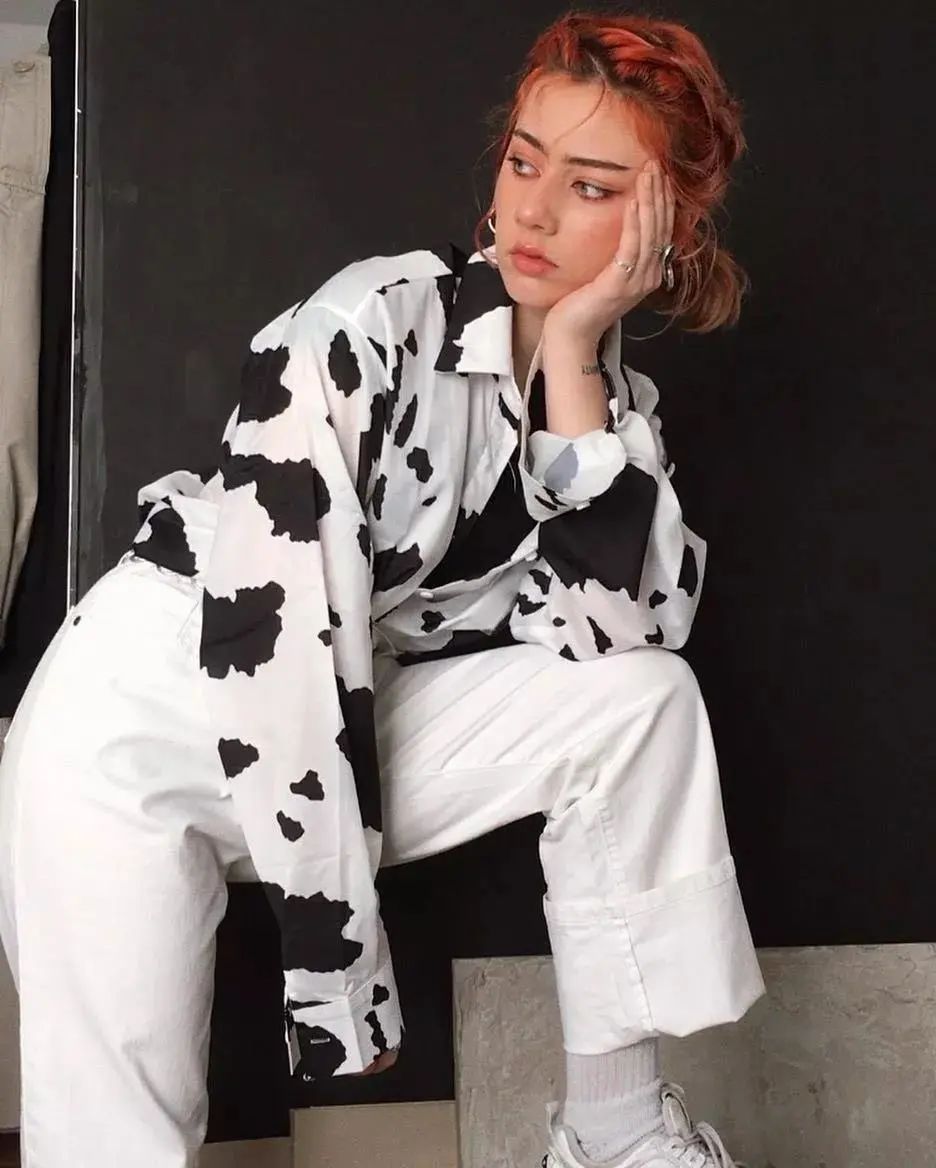 看泫雅的搭配,周冬雨泫雅撞衫