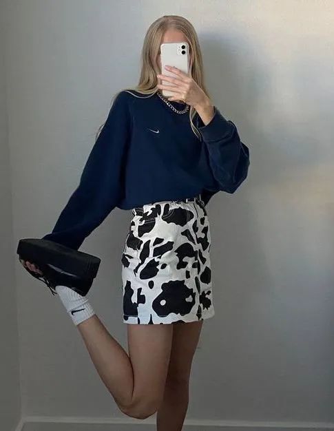 看泫雅的搭配,周冬雨泫雅撞衫