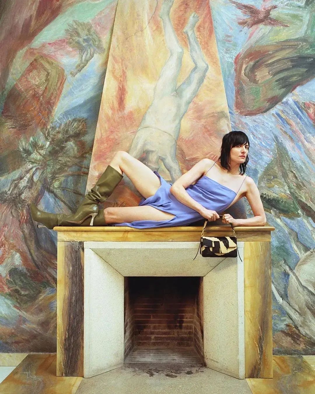 看泫雅的搭配,周冬雨泫雅撞衫