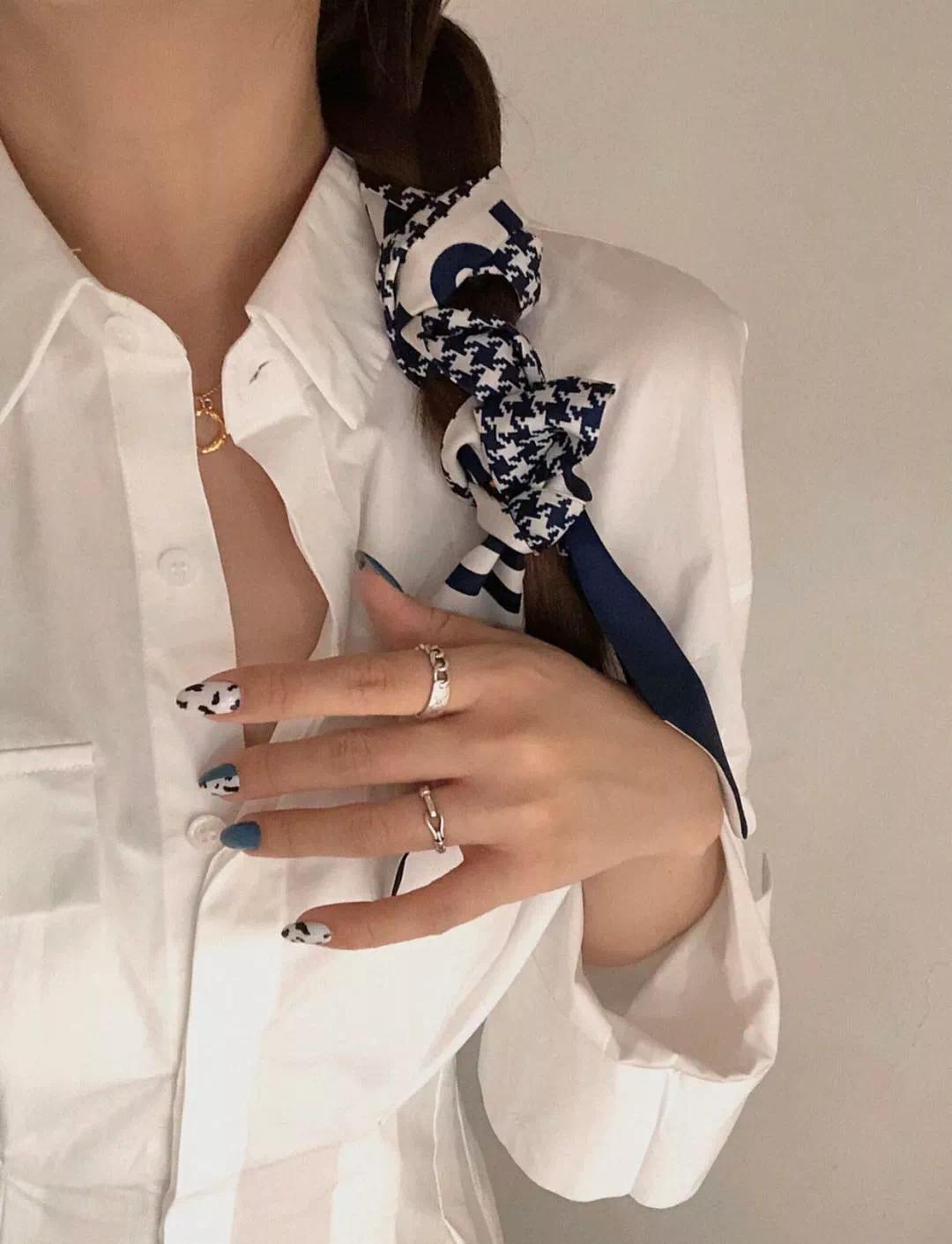 看泫雅的搭配,周冬雨泫雅撞衫