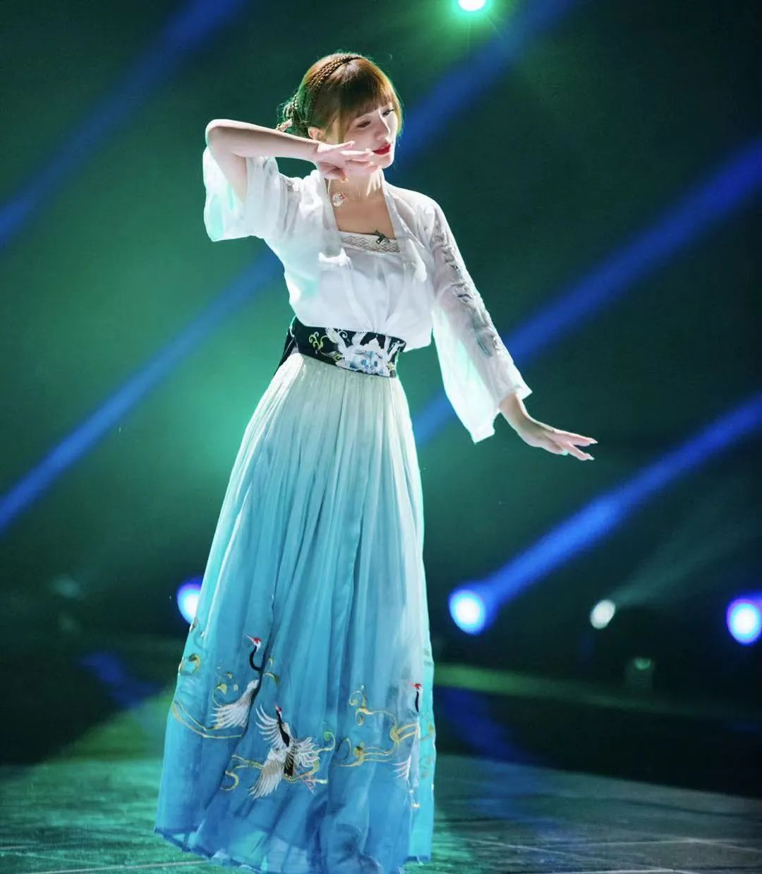 乘风破浪第二季首发,乘风破浪黄圣依高定