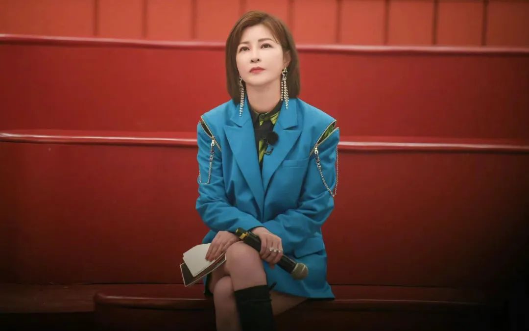 乘风破浪第二季首发,乘风破浪黄圣依高定