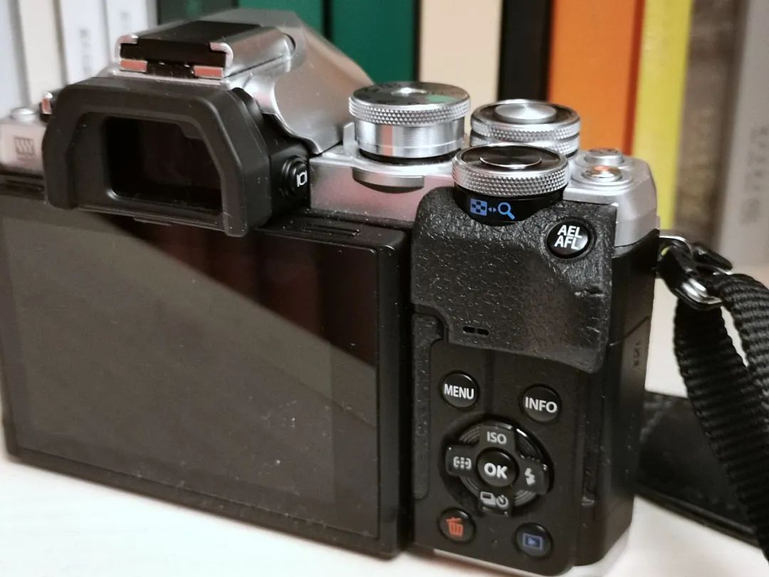 外形骚气还能干活的微单相机奥林巴斯E-M10MarkIV