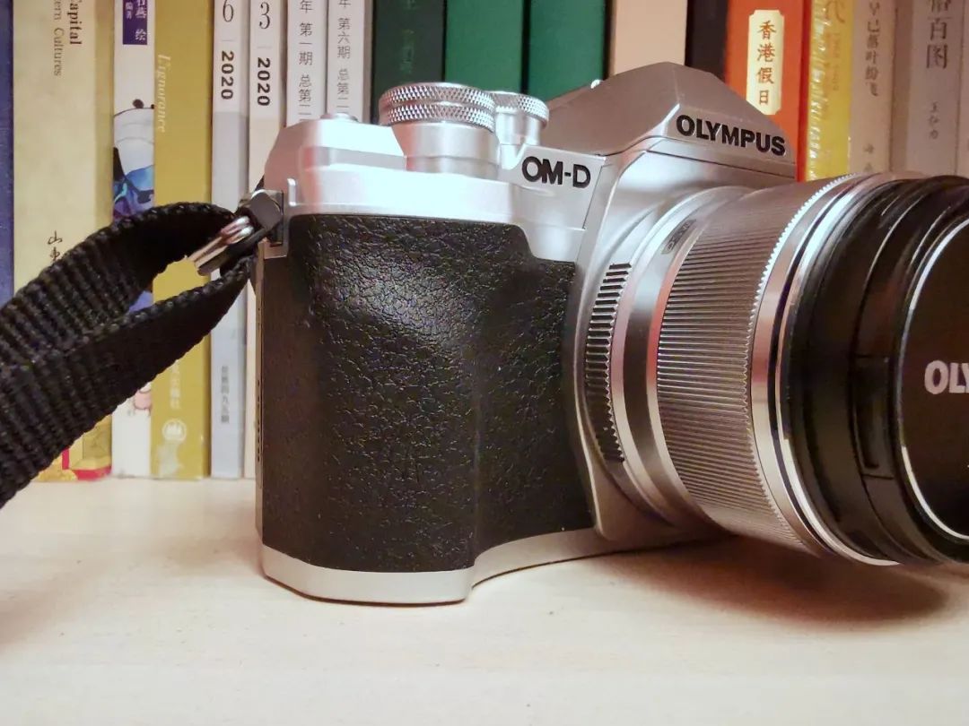 外形骚气还能干活的微单相机奥林巴斯E-M10MarkIV