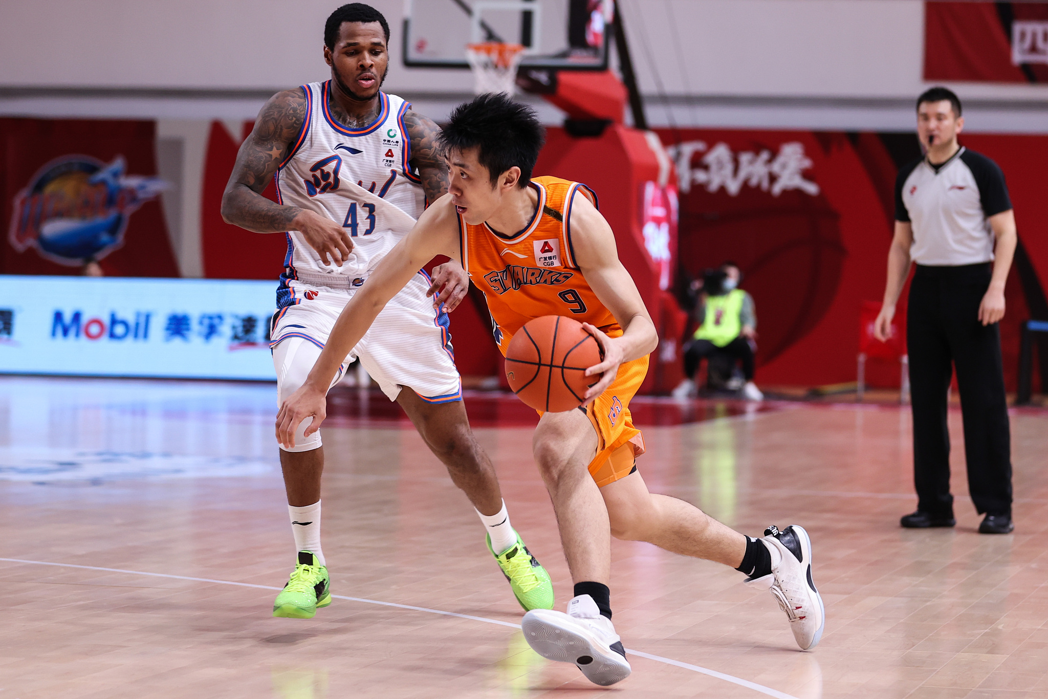 深圳vs上海男篮最新消息,上海男篮为啥厉害了