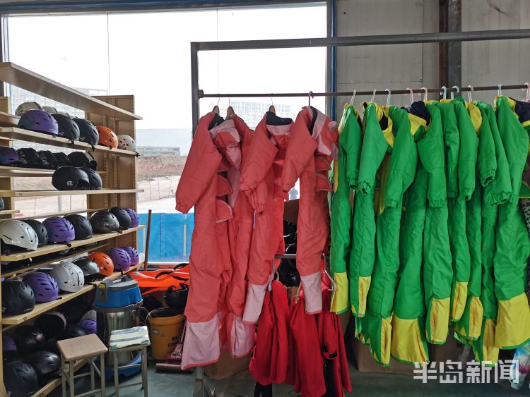 青岛市区室外滑雪场,青岛户外冬季滑雪场