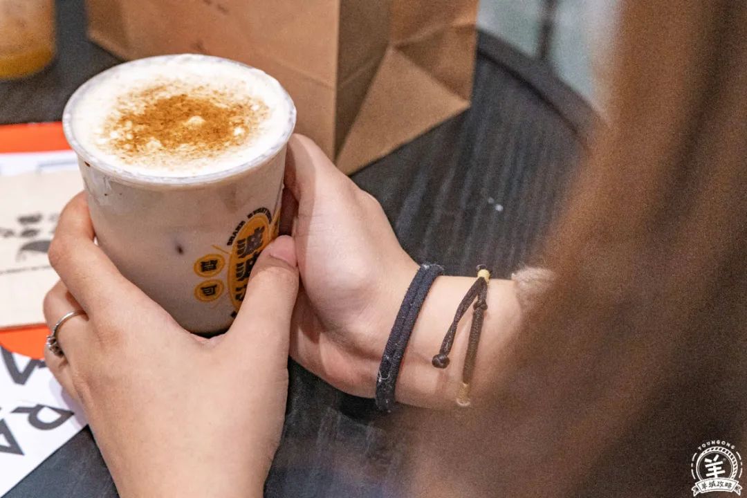 等了好久的喜茶终于营业了,澳门首家喜茶门店