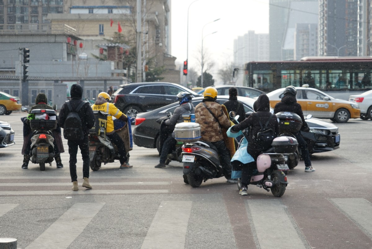 外卖骑手可以自己买意外险吗,没交社保购买了商业意外保险