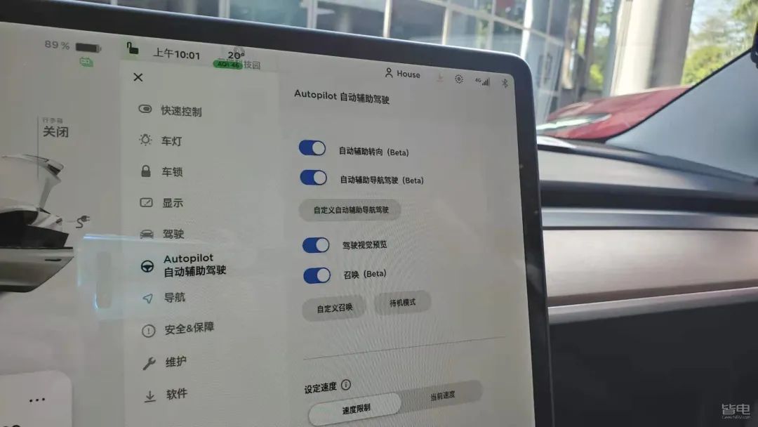 特斯拉小鹏蔚来激烈驾驶评测,作死挑战骑电动车
