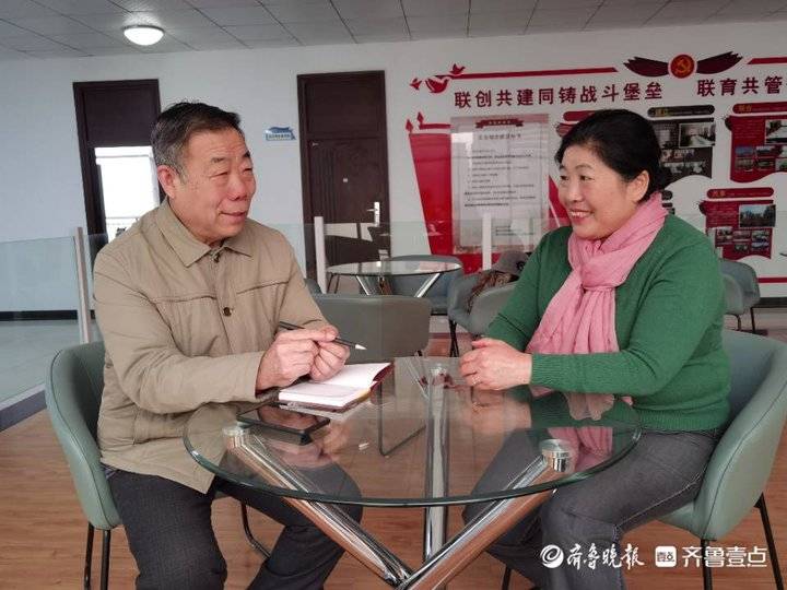 百合居委会芦花葫芦丝队队长李文菊：吹出别样夕阳红