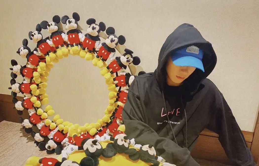 白百何坎肩卫衣,白百何ootd穿搭