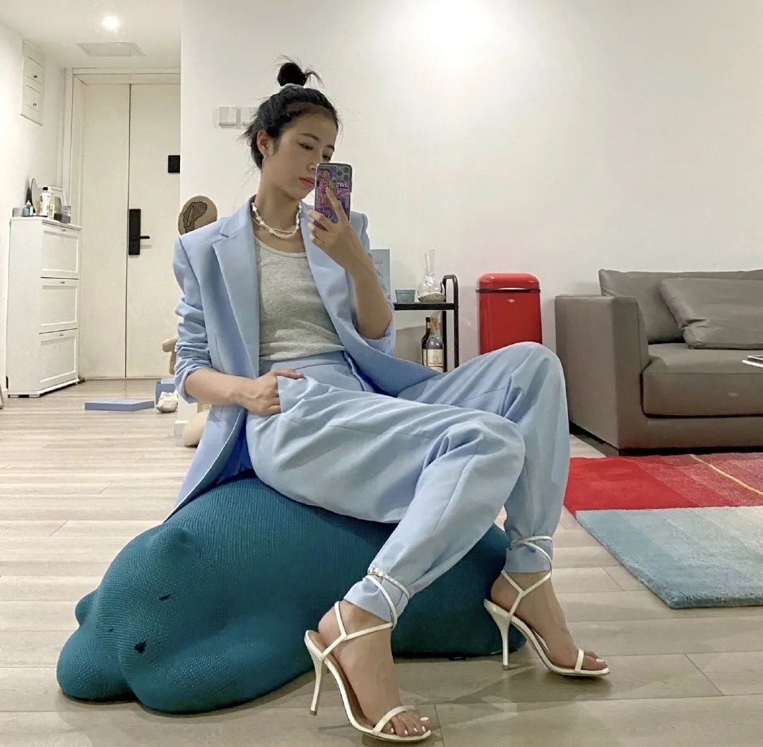 白百何坎肩卫衣,白百何ootd穿搭